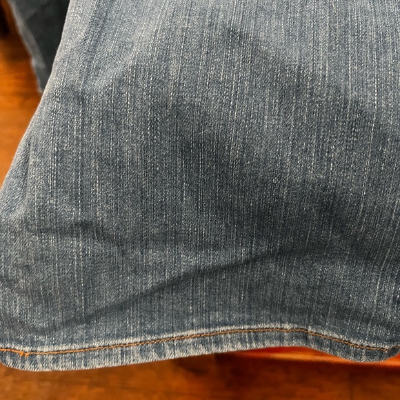 Lucky brand jeans. Size 4 length 27. Slightly distressed and flared - Picture 6 of 9